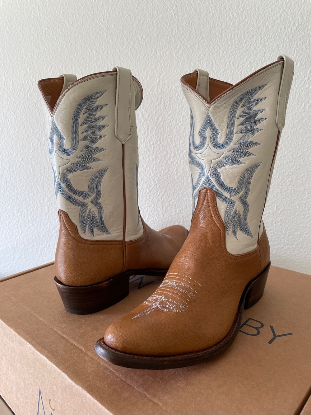 Miron Crosby Samantha Boot in Crème